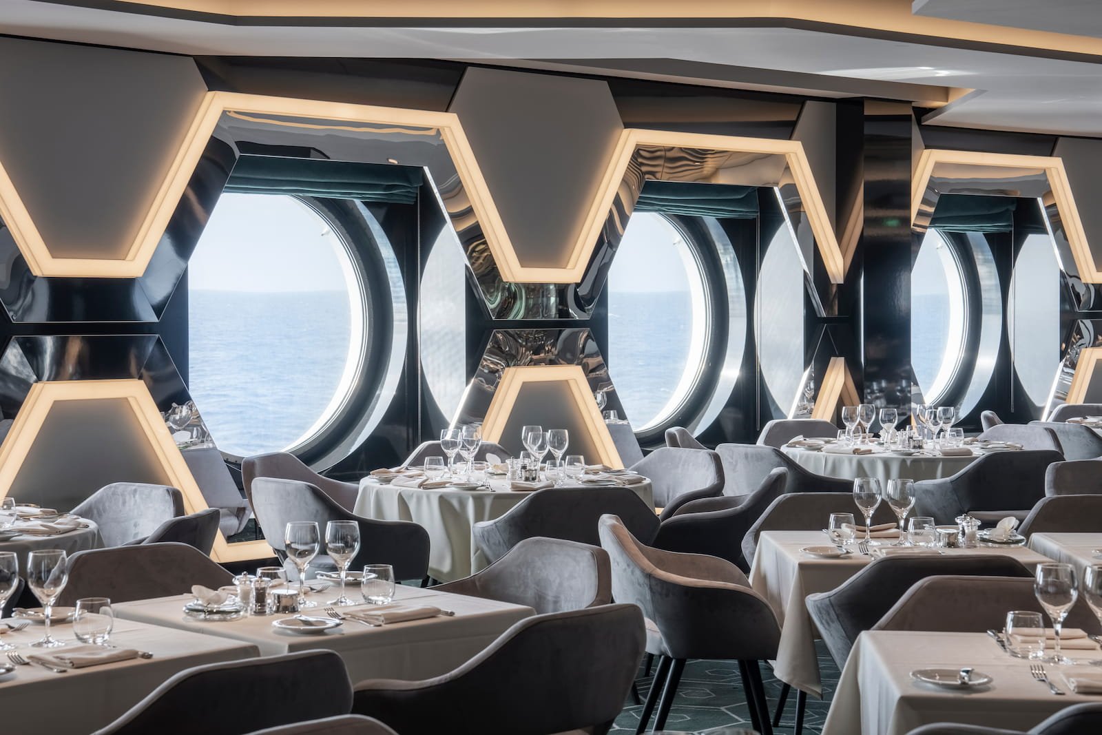 hexagone restaurant msc world europa