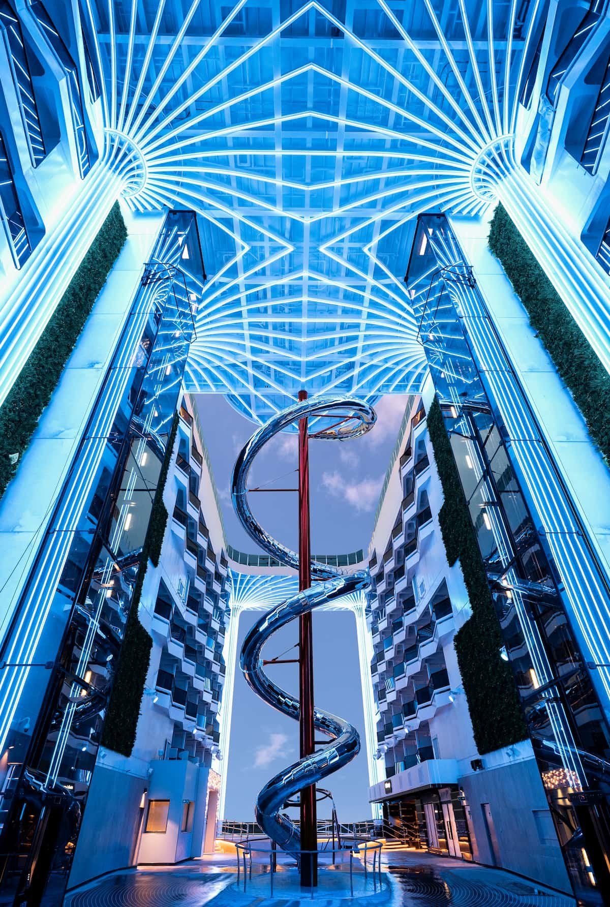 world promenade lumières du soir 