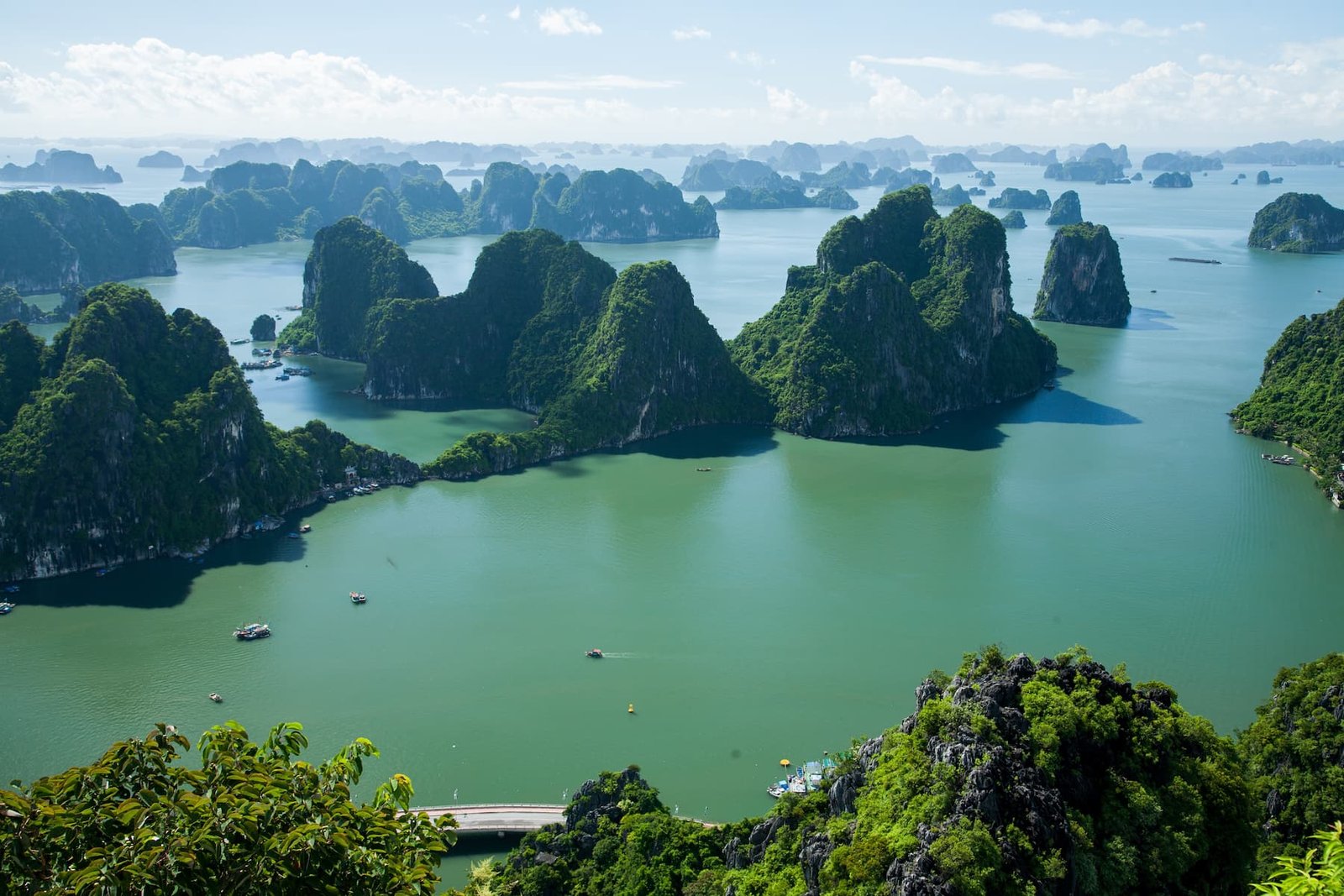 baie d'halong vue du haut