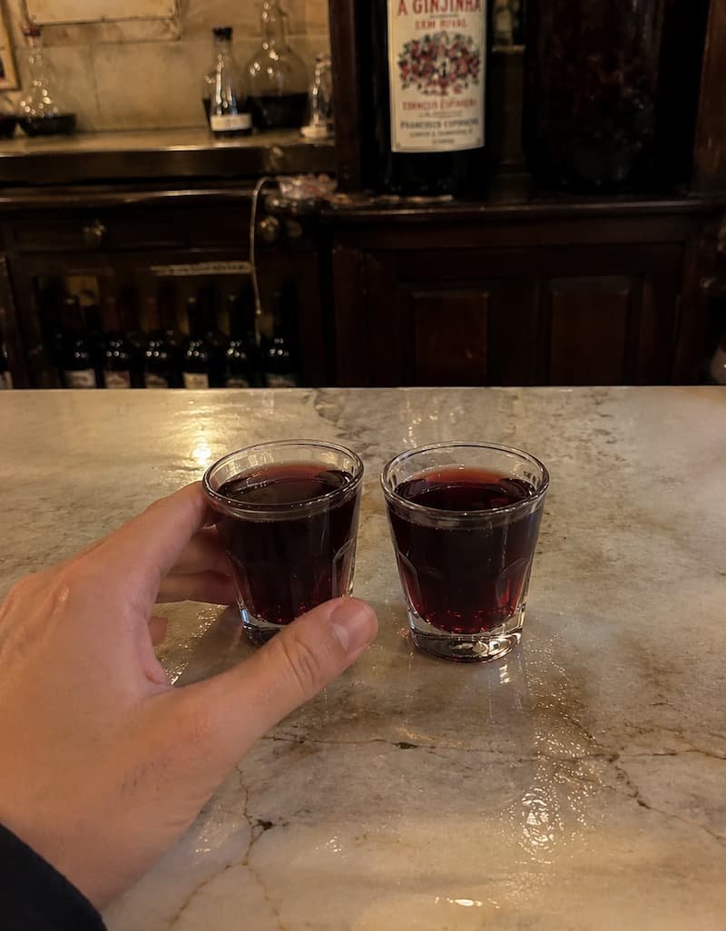 escale à Lisbonne dégustation de Ginjinha