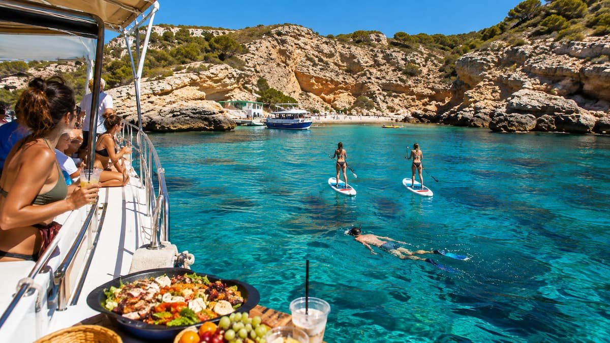 escale à ibiza visite bateau